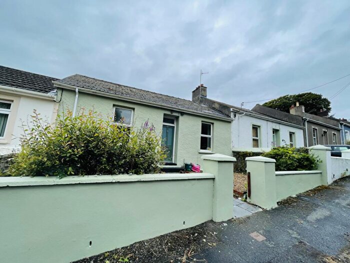 2 Bedroom Cottage To Rent In Pembroke Dock, SA72