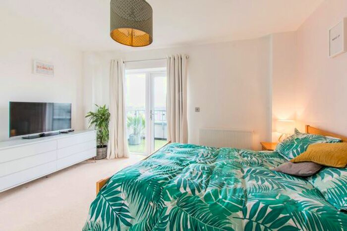 2 Bedroom Flat To Rent In Thornbury Way E17, Walthamstow, London,