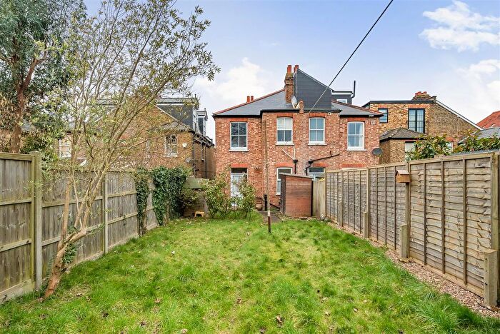 1 Bedroom Flat For Sale In Ellerton Road, Surbiton, KT6