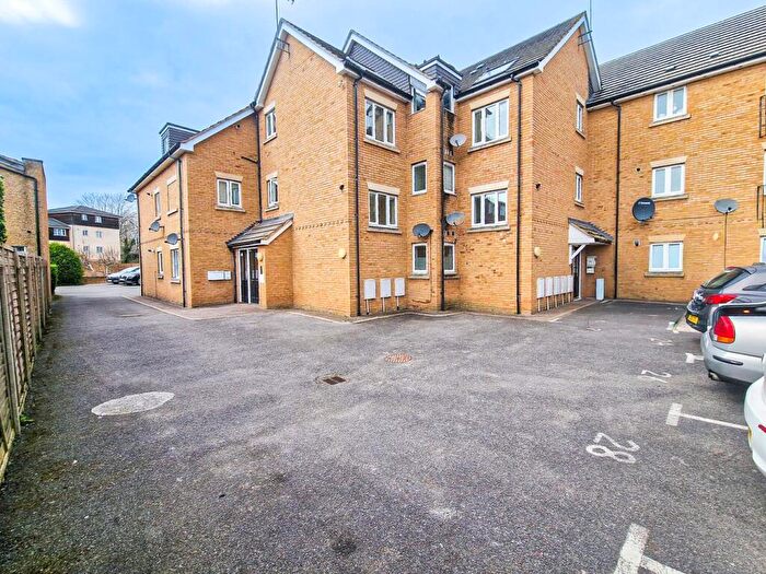 2 Bedroom Apartment To Rent In Lambton Avenue, Waltham Cross, EN8