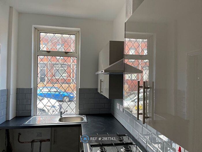 2 Bedroom Terraced House To Rent In Woodview Road, Leeds, LS11