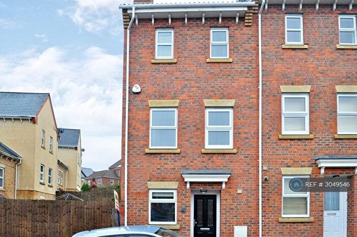 3 Bedroom End Of Terrace House To Rent In Hannah Close, Chatham, ME4