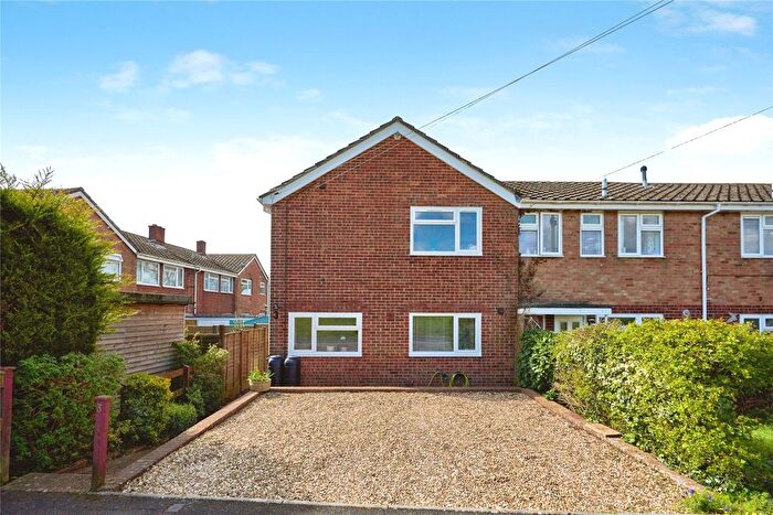 3 Bedroom End Of Terrace House For Sale In Wroxall Close, Cowes, Isle Of Wight, PO31
