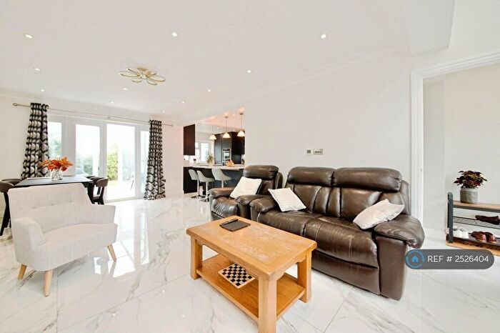 3 Bedroom Detached House To Rent In Old Fold View, Barnet, EN5