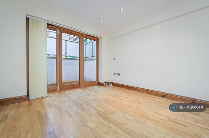 2 Bedroom Flat To Rent In Jowett Street, London, SE15