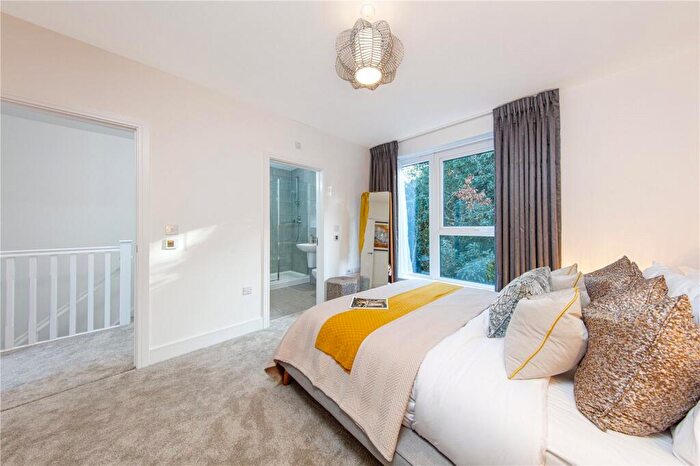 3 Bedroom Terraced House For Sale In Ballast Road, Erith, DA8