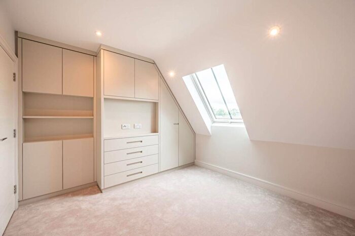 2 Bedroom Flat For Sale In Finchley Road, Golders Green, NW11