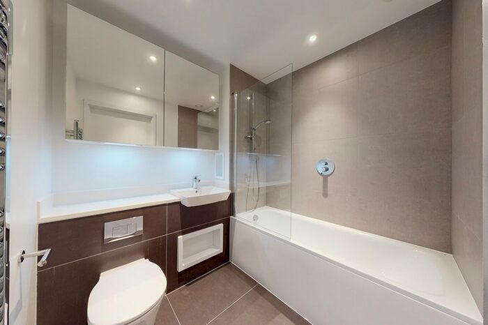 2 Bedroom Flat To Rent In Chatteris Way, London, SE17