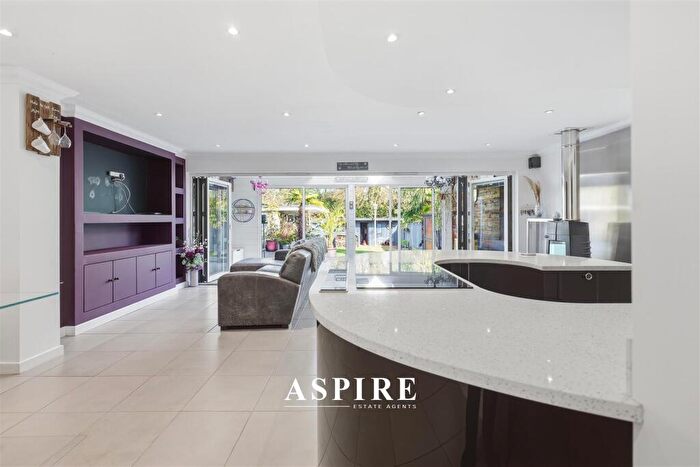 6 Bedroom Detached House For Sale In Eastwood Old Road, Leigh-On-Sea, SS9