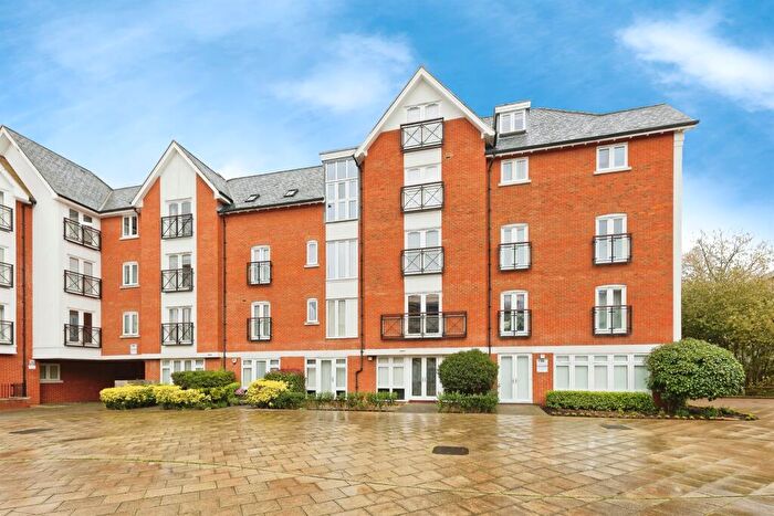 3 Bedroom Apartment For Sale In Great Stour Mews, Canterbury, CT1