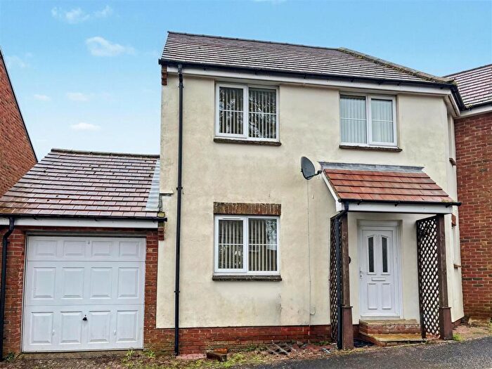 3 Bedroom Link Detached House To Rent In Swain Close, Axminster, Devon, EX13