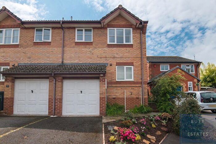 3 Bedroom Semi-Detached House For Sale In Jupes Close, Exminster, Exeter, EX6