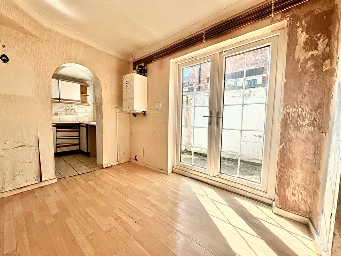 2 Bedroom Terraced House For Sale In Lightburn Street, Runcorn, Cheshire, WA7