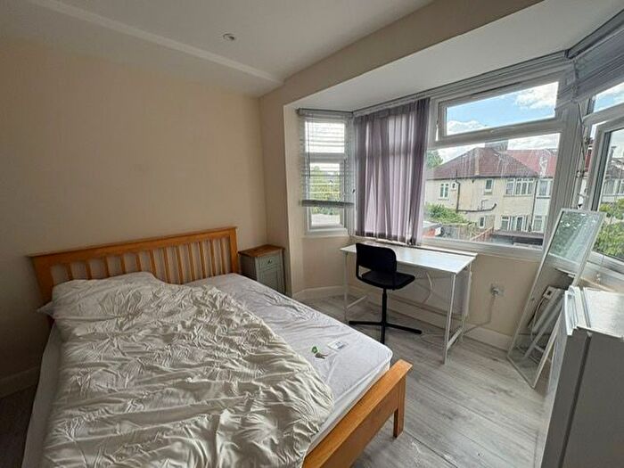 Studio To Rent In Empire Road, Perivale, UB6