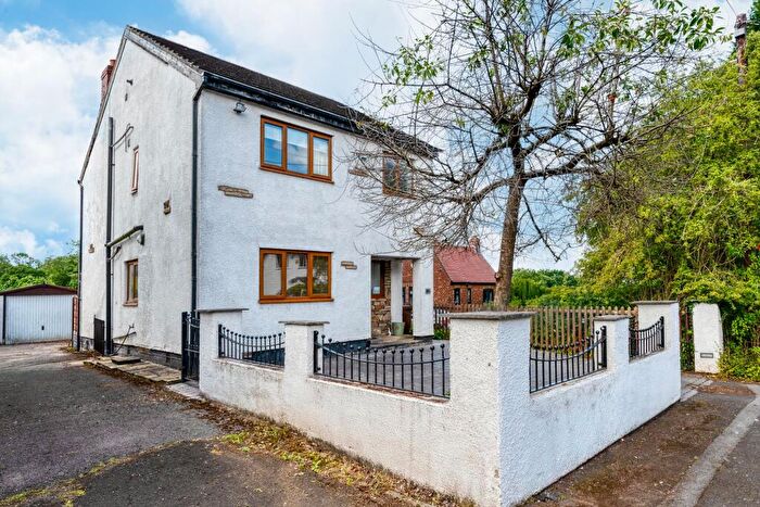 3 Bedroom Detached House For Sale In Apethorn Lane, Gee Cross, Hyde, SK14