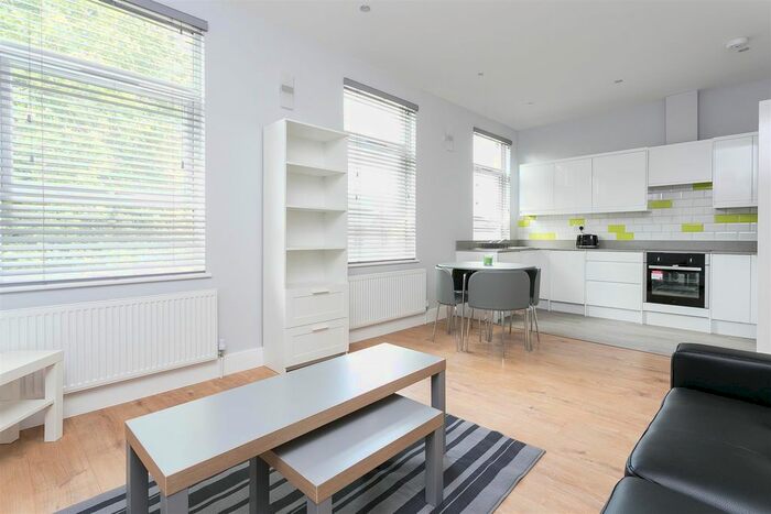 2 Bedroom Flat To Rent In Stoke Newington High Street, London, N16