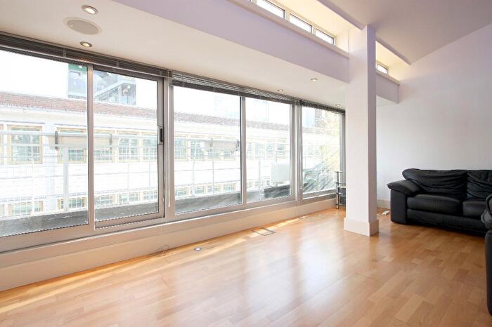 2 Bedroom Apartment To Rent In Bastwick Street, London, EC1V