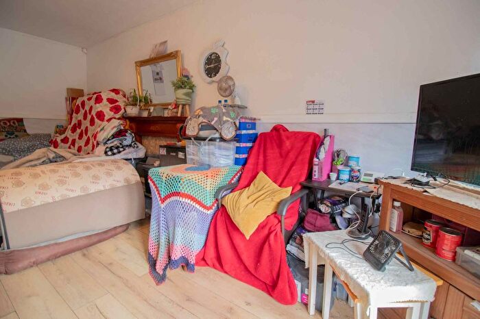 2 Bedroom Maisonette For Sale In Sherbrook Road, Daybrook, Nottingham, NG5