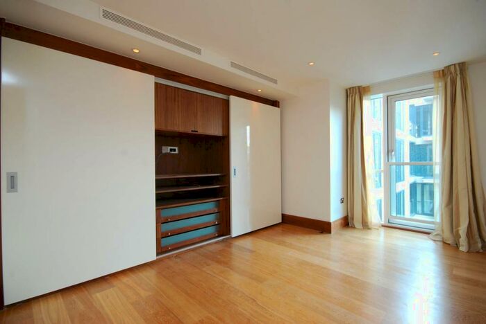 2 Bedroom Flat To Rent In Baker Street, Marylebone, London, NW1