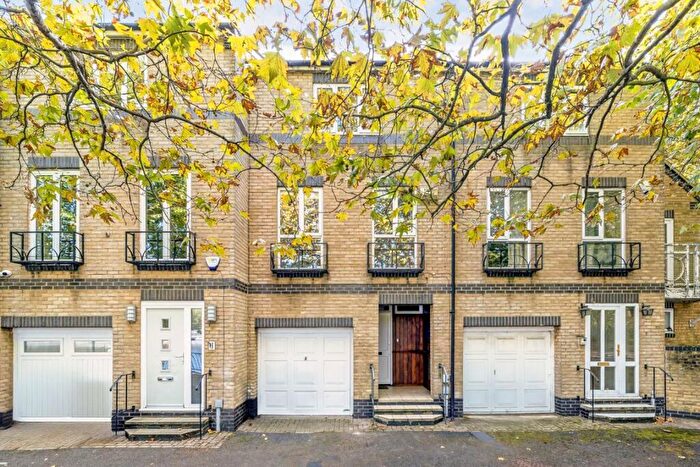 4 Bedroom House For Sale In Bray Crescent, Canada Water, SE16