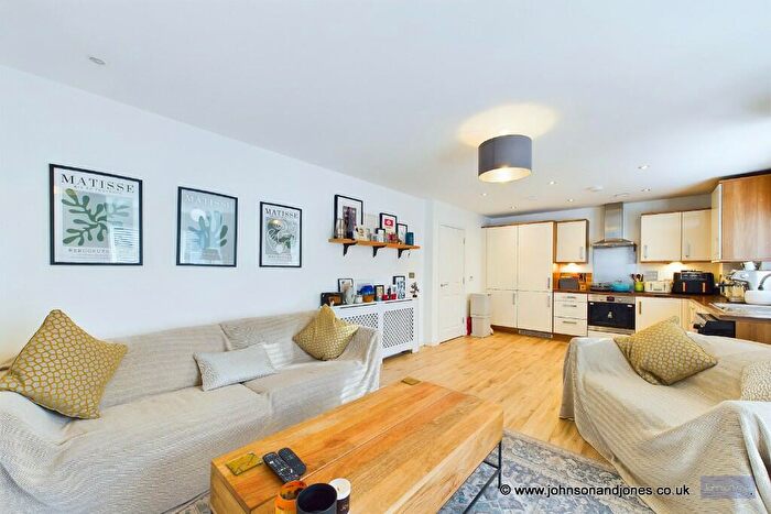 2 Bedroom Apartment For Sale In Strawberry Fields, Rowtown, Surrey, KT15