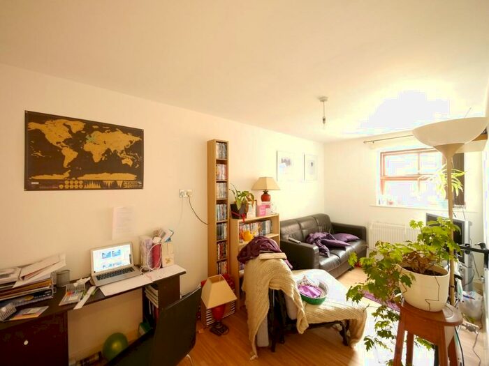 2 Bedroom Flat To Rent In Kelso HeightsBelle Vue RoadLeeds, LS3