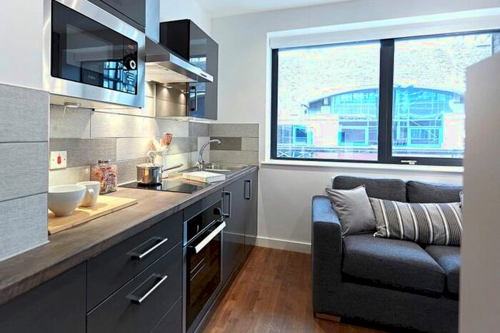 Studio To Rent In Wade Lane, Leeds, LS2