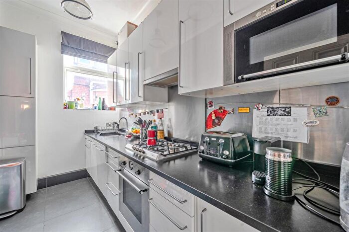 2 Bedroom Flat For Sale In Compayne Gardens, South Hampstead, NW6