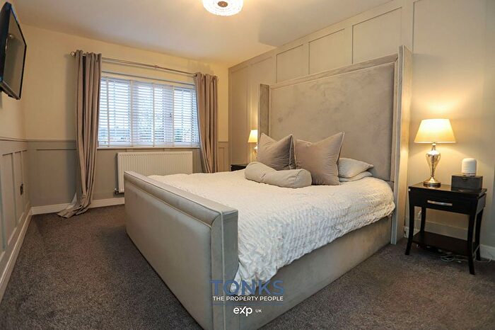 4 Bedroom Detached House For Sale In Meadowfields Close, Stourbridge, DY8