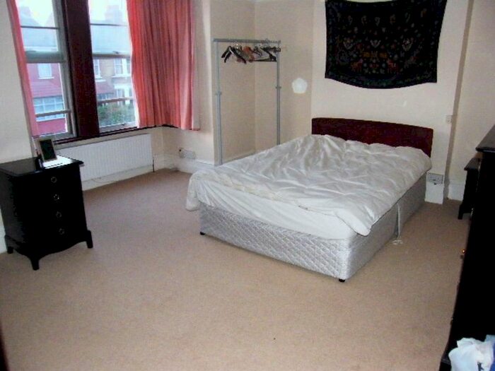 Property To Rent In Warwick Road, London, N11
