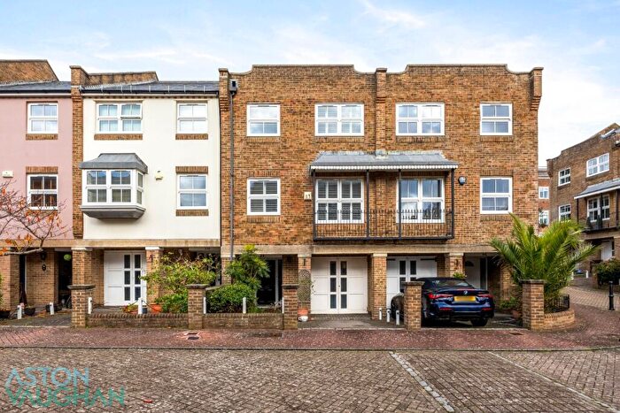 3 Bedroom Terraced House For Sale In St Mary's Square, Brighton, BN2
