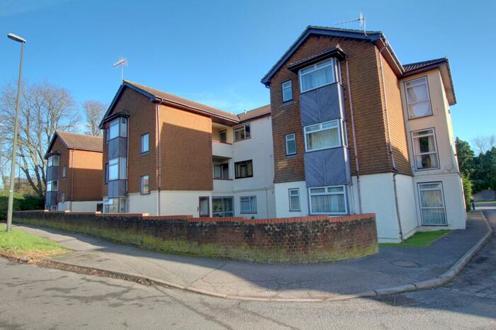 1 Bedroom Apartment To Rent In Hollin Court, Crawley, RH10