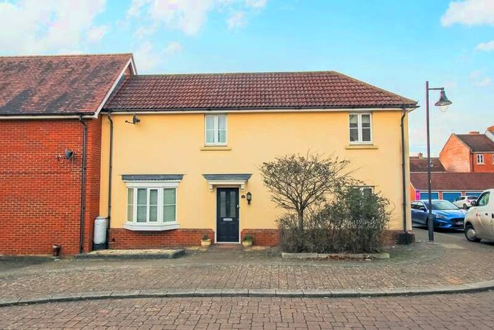 4 Bedroom Semi-Detached House To Rent In Doulton Close, Redhouse, Swindon, SN25