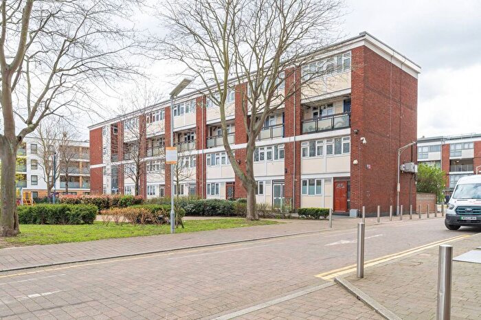 3 Bedroom Maisonette For Sale In Robsart Street, Brixton, London, SW9