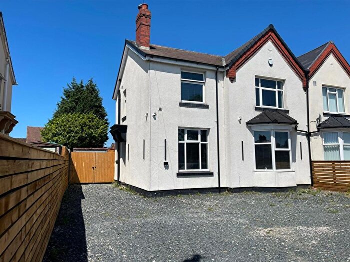 3 Bedroom Semi-Detached House To Rent In Wolverhampton Road West, Walsall, WS2