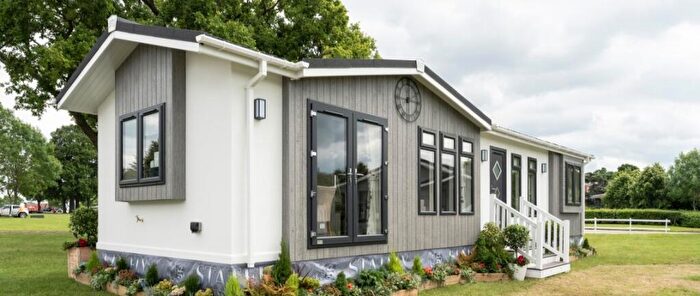 2 Bedroom Park Home For Sale In Sandleford Lodge Park, Thatcham, RG19