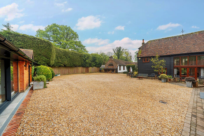 1 Bedroom Maisonette To Rent In Kerves Lane, Horsham, RH13