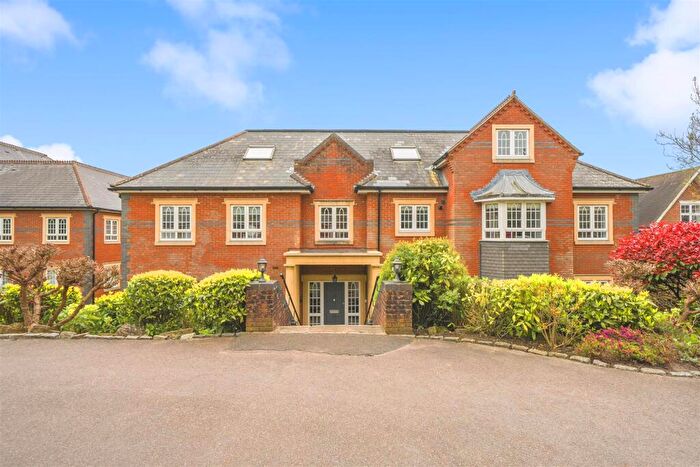 2 Bedroom Apartment To Rent In Kingswood, KT20