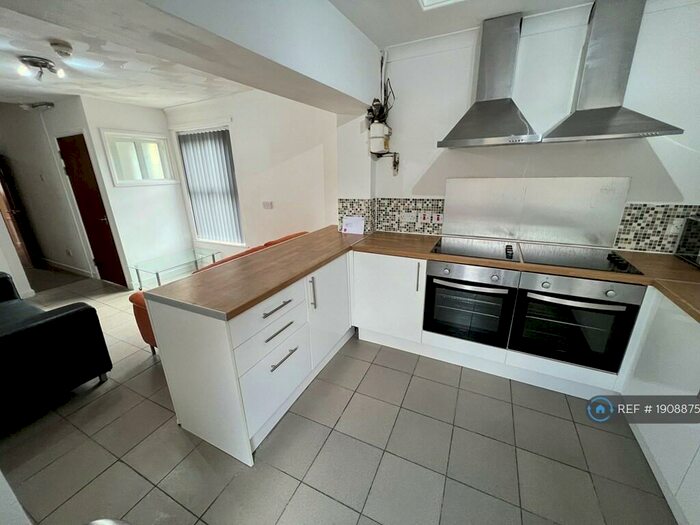 6 Bedroom End Of Terrace House To Rent In Harriet Street, Cardiff, CF24