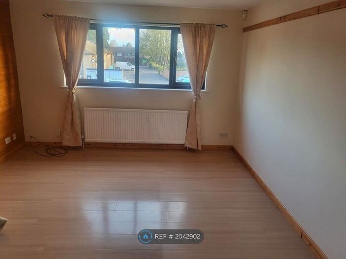 2 Bedroom Flat To Rent In Stanley Court, Olney, MK46