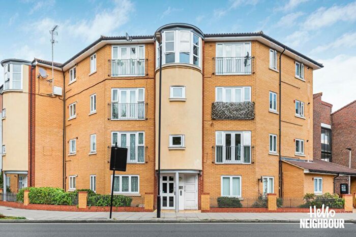 2 Bedroom Apartment To Rent In Eastway, London, E9