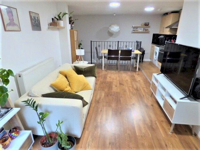 2 Bedroom Flat To Rent In Centurion Lane, Bow, E3