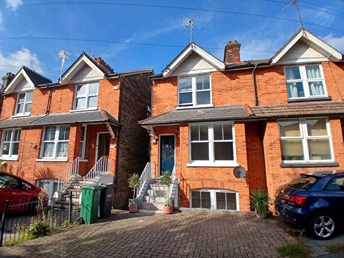 3 Bedroom Semi-Detached House To Rent In Oakdene Road, Redhill, RH1