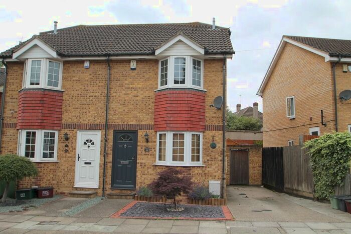 2 Bedroom Semi-Detached House To Rent In Sunland Avenue, Bexleyheath DA6