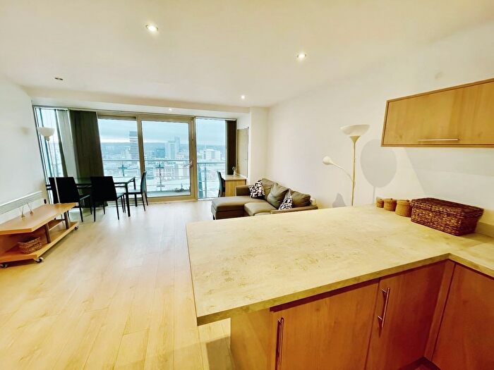 2 Bedroom Flat To Rent In Albion Street, Leeds, West Yorkshire, LS2