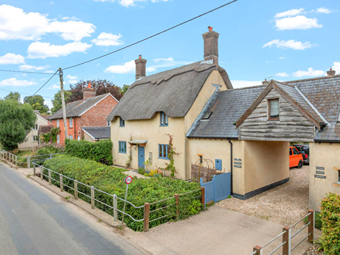 4 Bedroom Link Detached House For Sale In Alton Pancras, Dorset, DT2