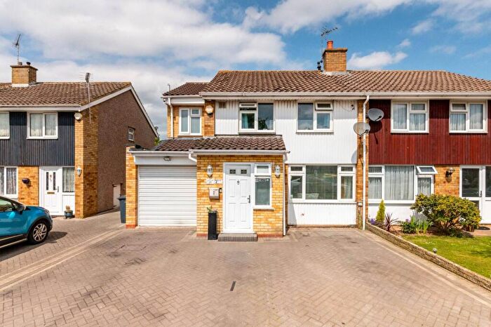 4 Bedroom Semi-Detached House For Sale In Seacourt Road, Langley, Slough, SL3