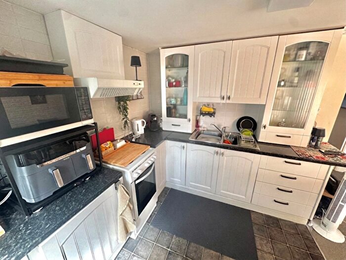 2 Bedroom Flat To Rent In Park View House, Charnock, Sheffield, S12