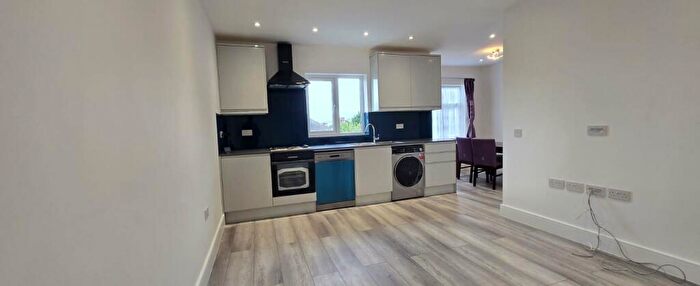 3 Bedroom Flat To Rent In Hardinge Road, London, NW10