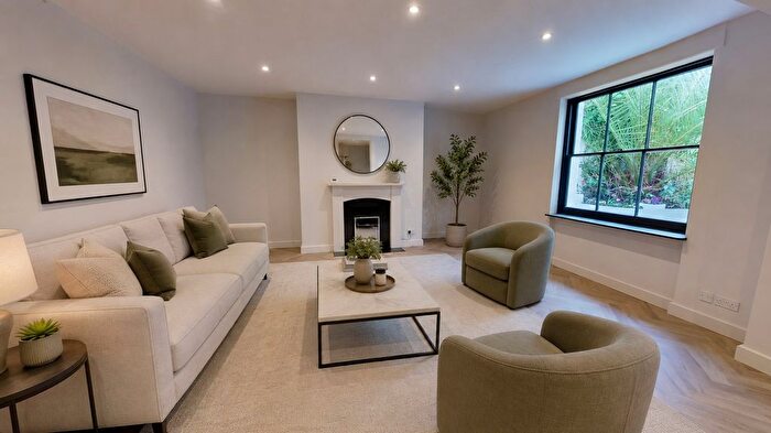 2 Bedroom Flat For Sale In St Aubyns, Hove, BN3